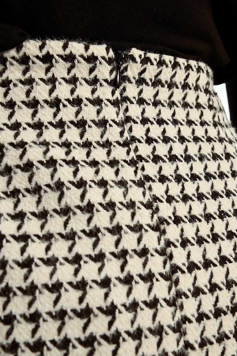 BLACK/WHITE
