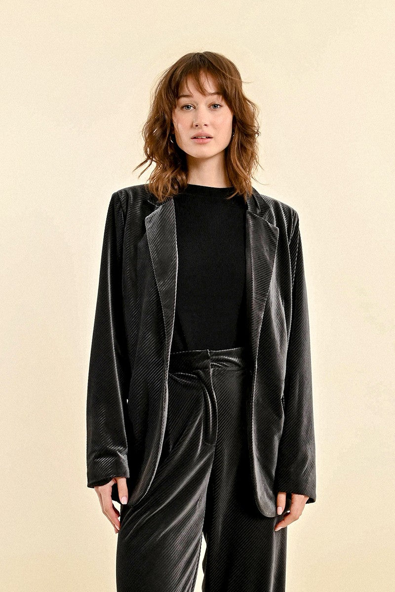 DARK GREY