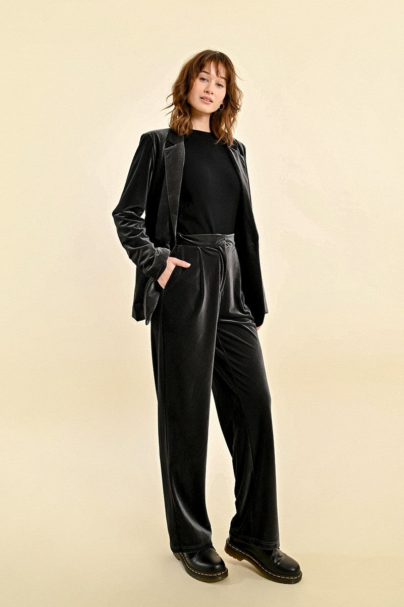 DARK GREY