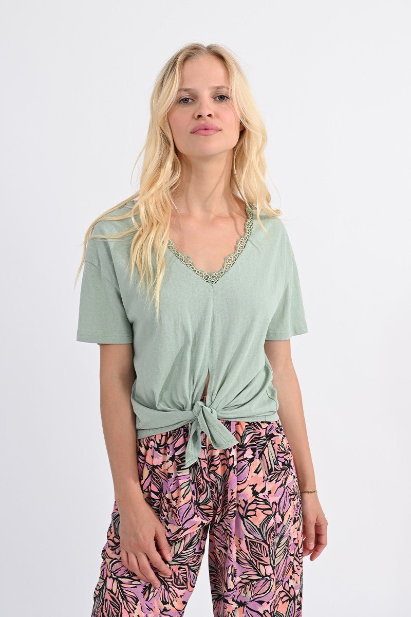 V-NECK LACE TRIM TEE - GREEN - Molly Bracken E-Shop