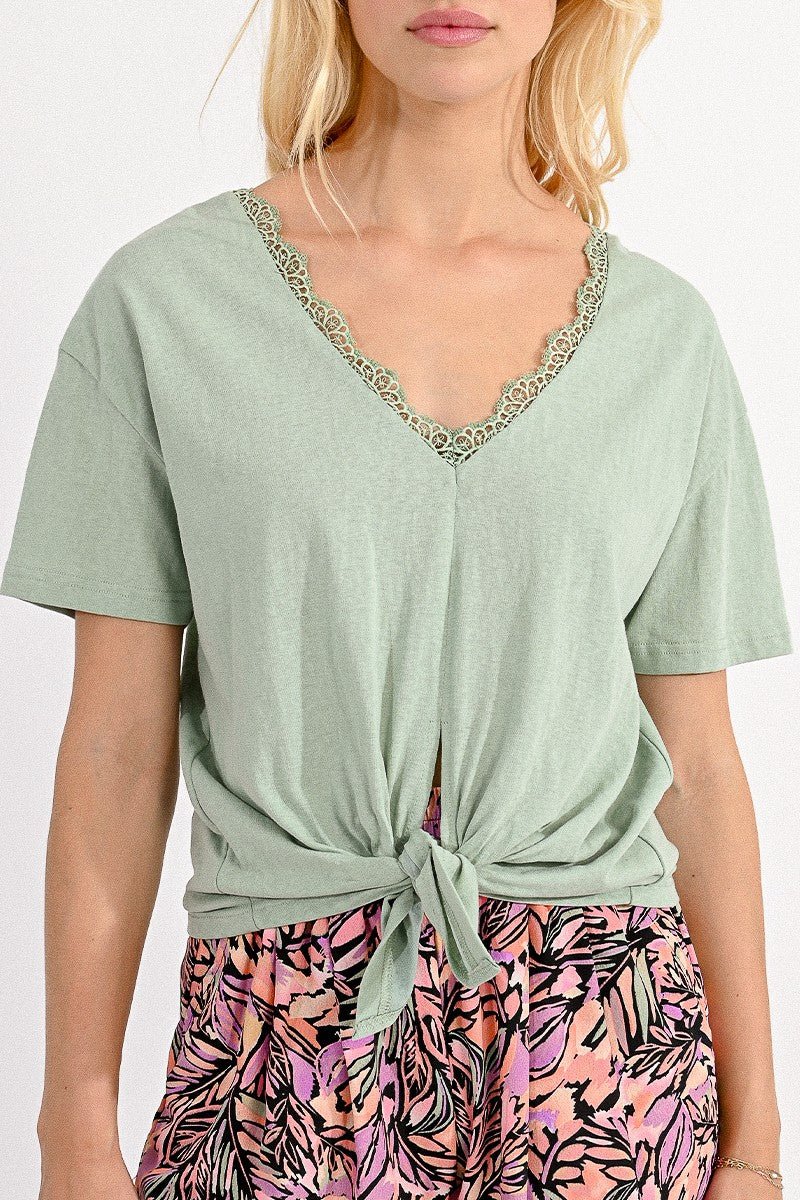 V-NECK LACE TRIM TEE - GREEN - Molly Bracken E-Shop