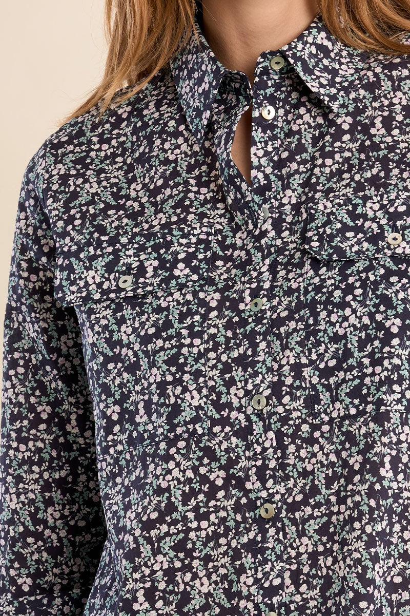 NAVY DAISY